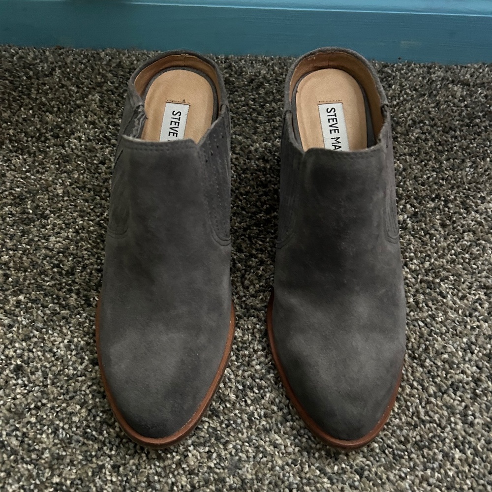 Steve Madden Gray Shoes with Heel. Size 6.5 M